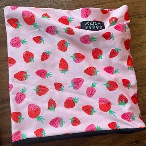 Skida Strawberry Fields | Alpine Neckwarmer